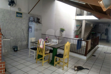 Sobrado à venda com 4 quartos, sendo 1 suíte,  em Jardim Pacaembu, Jundiaí, SP
