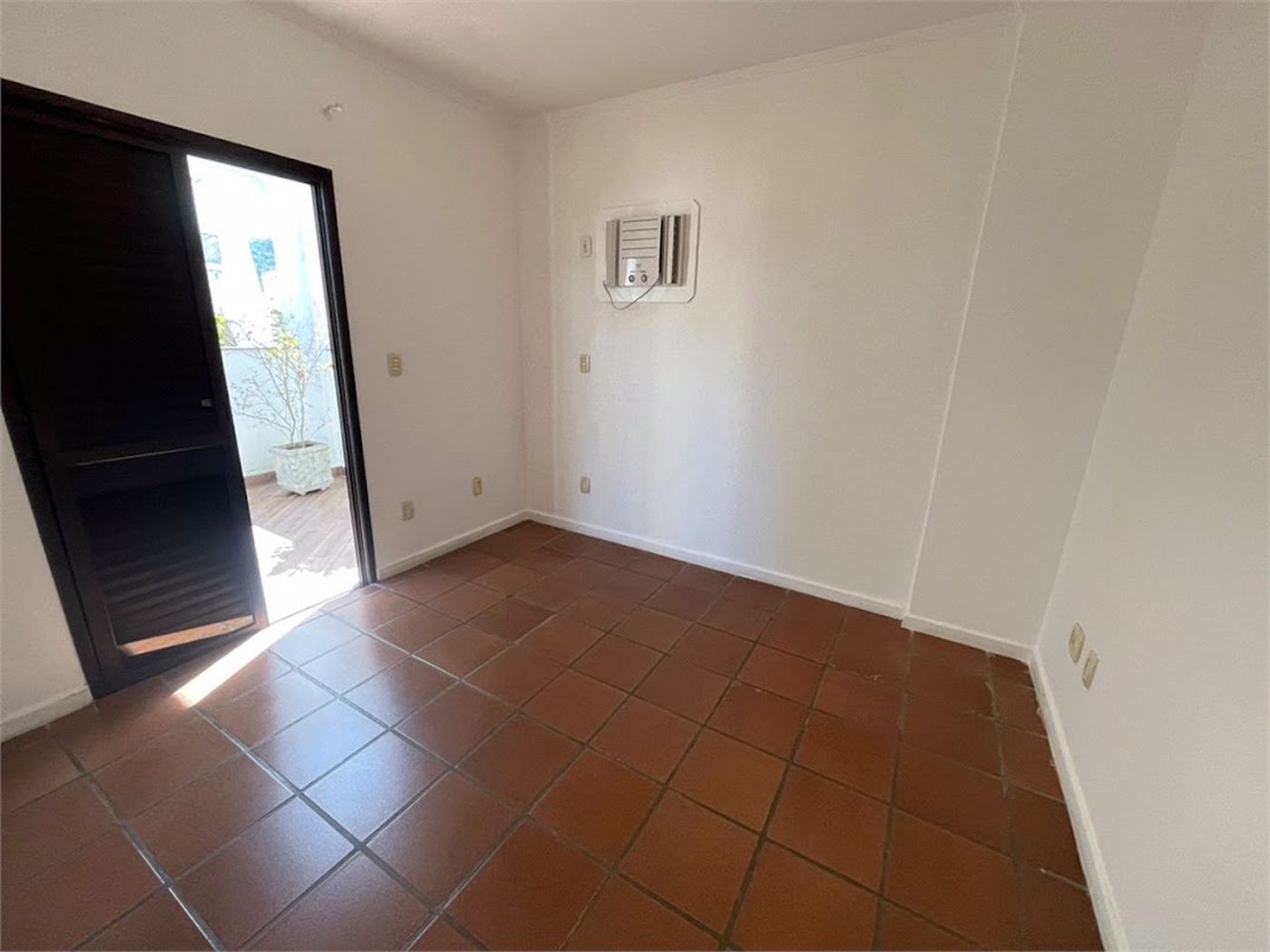 Apartamento com 4 dormitórios à venda, 259 m² por R$ 900.000,00 - Jardim Três Marias - Guarujá/SP