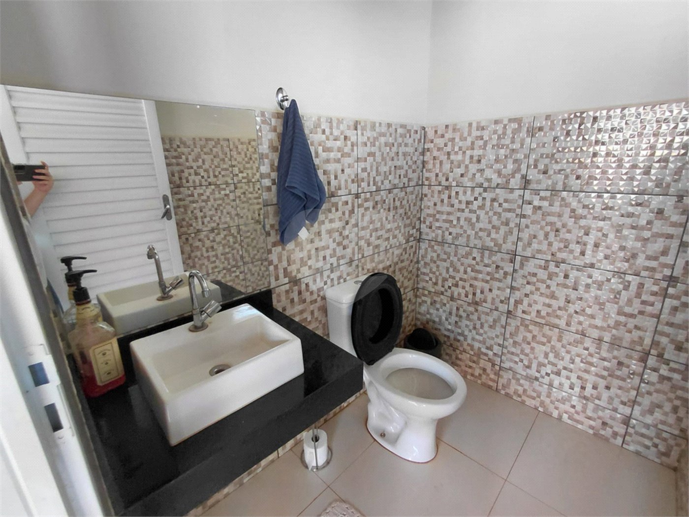 Sobrado à venda com 4 quartos, sendo 1 suíte,  em Parque dos Lagos, Ribeirão Preto, SP