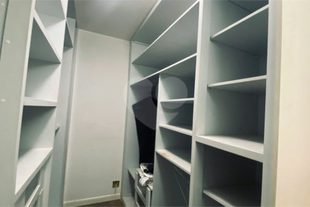 Casa à venda com 3 suítes no condomínio Vilas 2, São Paulo - SP