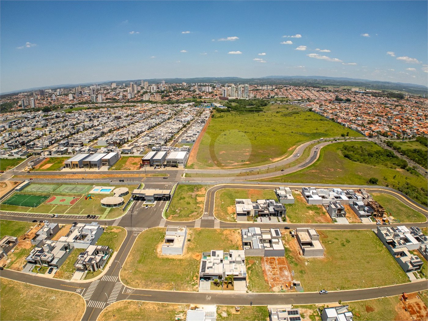 Casa à venda com 3 suítes no condomínio Jardim Residencial Dona Maria Candida, Indaiatuba - SP