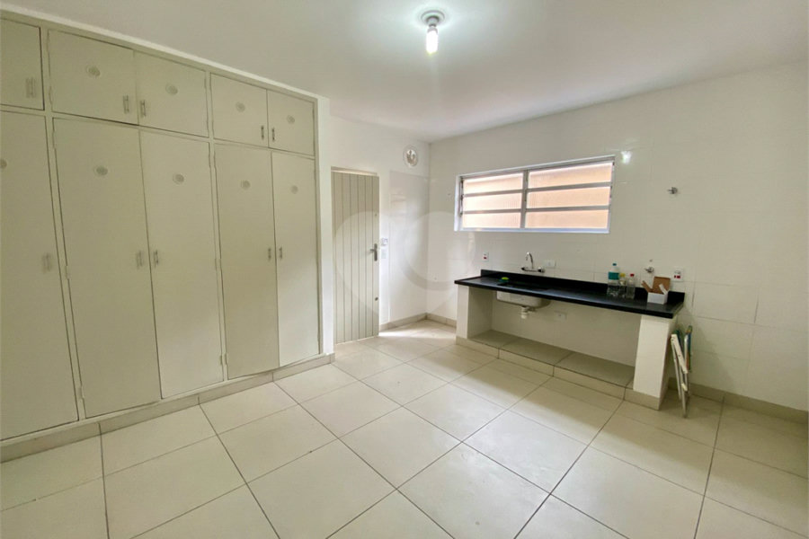 Sobrado à venda com 4 quartos, sendo 1 suíte, em Vila Guarani, São Paulo, SP