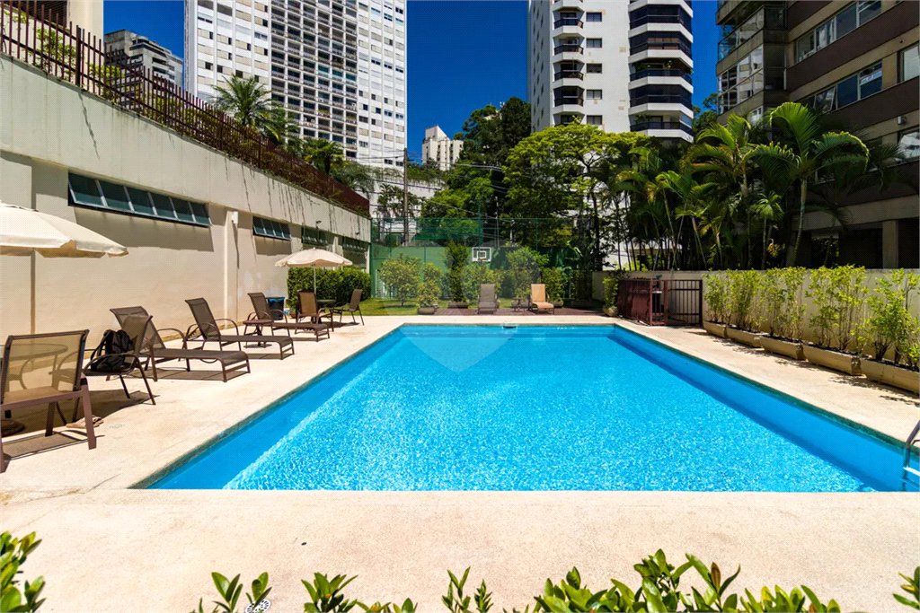Apartamento à venda com 4 quartos, sendo 2 suítes, em Real Parque, São Paulo, SP