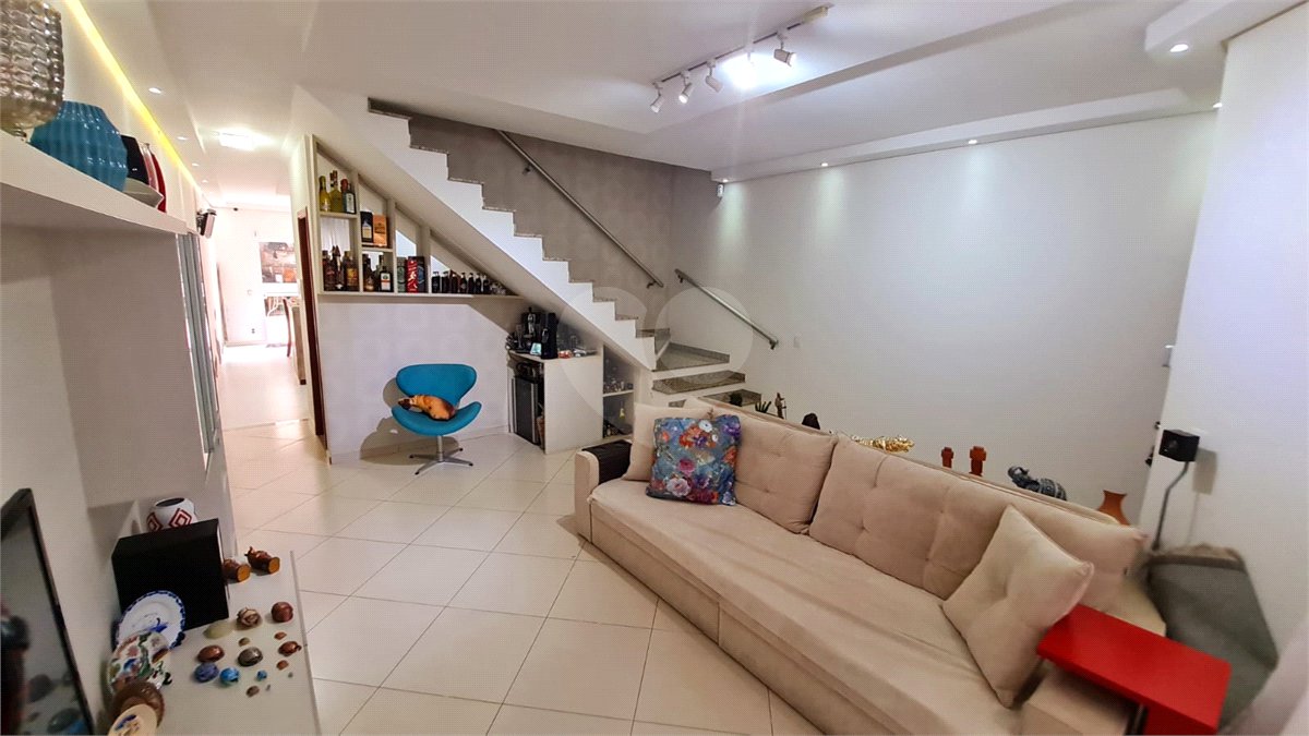 Sobrado à venda com 3 quartos, sendo 1 suíte,  em Jardim Leocádia, Sorocaba, SP