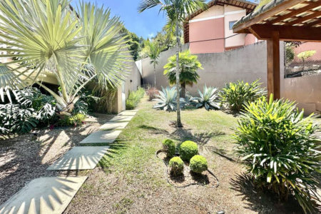 Casa à venda com 4 quartos, sendo 3 suítes, no condomínio Vilarejo, Carapicuíba - SP
