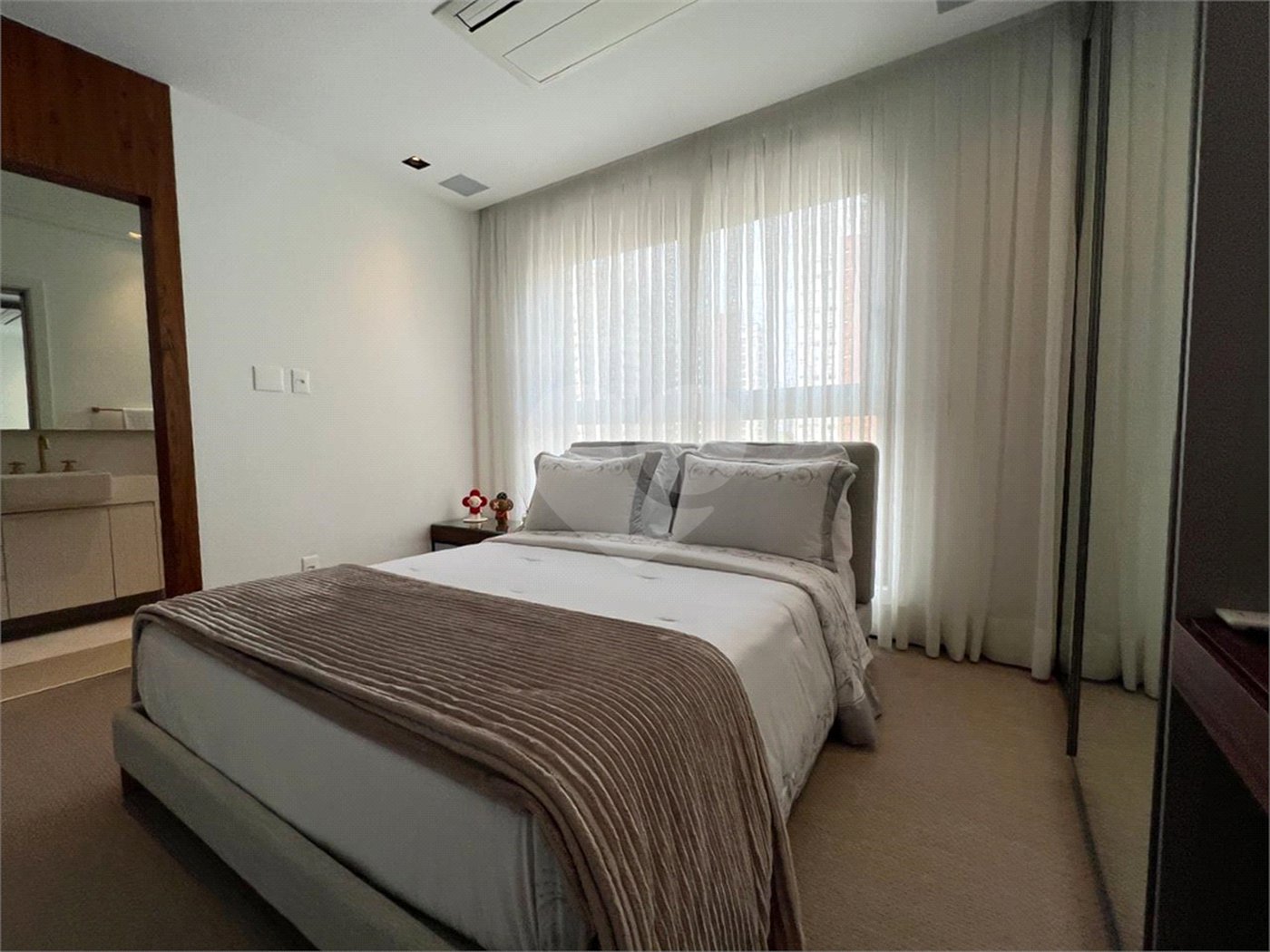 Apartamento à venda com 3 suítes em Vila Olímpia, São Paulo, SP