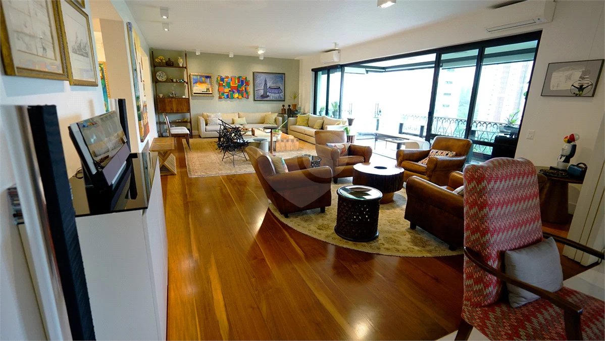 Apartamento à venda com 4 quartos, sendo 3 suítes, em Santo Amaro, São Paulo, SP