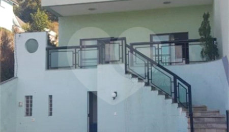 Sobrado à venda com 4 suítes em Horto, São Paulo, SP