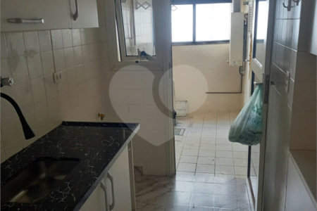 Apartamento à venda com 3 quartos, sendo 1 suíte,  em Vila Olímpia, São Paulo, SP