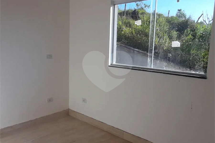 Casa nova na Serra da Cantareira com 3 suítes