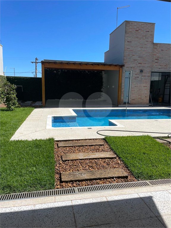 Casa à venda com 4 quartos, sendo 1 suíte, no condomínio Lagos D Icaraí, Salto - SP