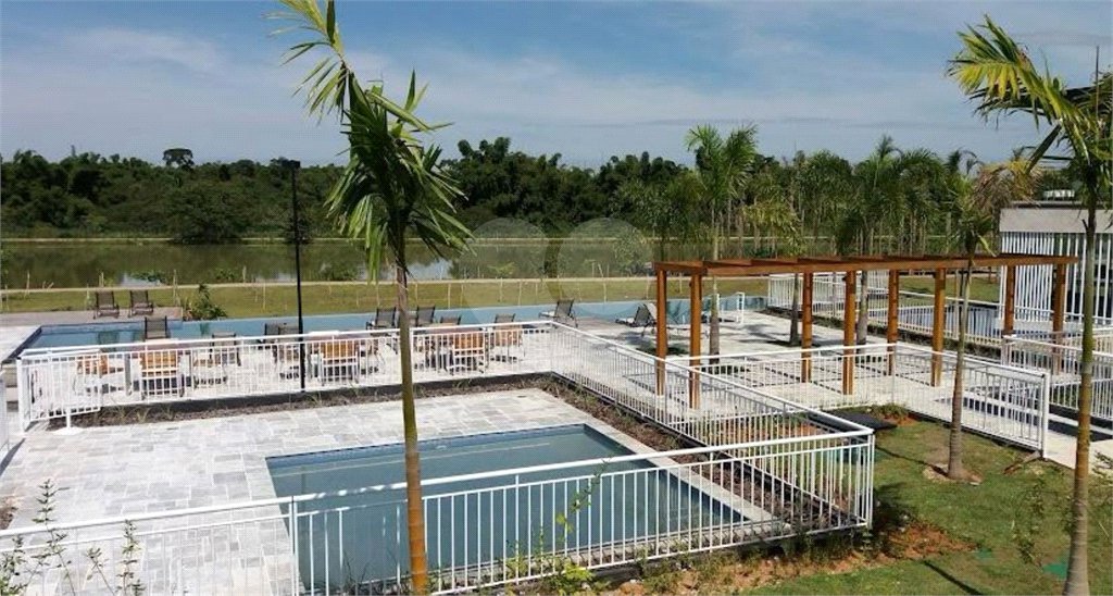 Casa à venda com 5 suítes no condomínio Residencial Entreverdes, Campinas - SP