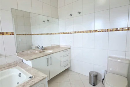 Casa à venda ou para alugar com 3 quartos, sendo 1 suíte, no condomínio Terras de São Francisco, Vinhedo - SP