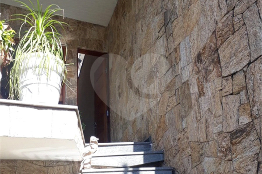 Sobrado à venda com 4 quartos, sendo 3 suítes,  em Vila Mazzei, São Paulo, SP