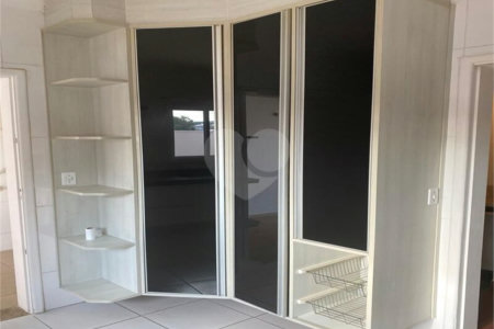Casa à venda com 3 quartos, sendo 1 suíte, no condomínio Portal das Acacias, Indaiatuba - SP