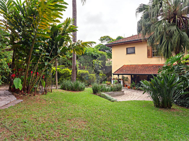 Sobrado à venda com 3 quartos em Jardim Petrópolis, São Paulo, SP