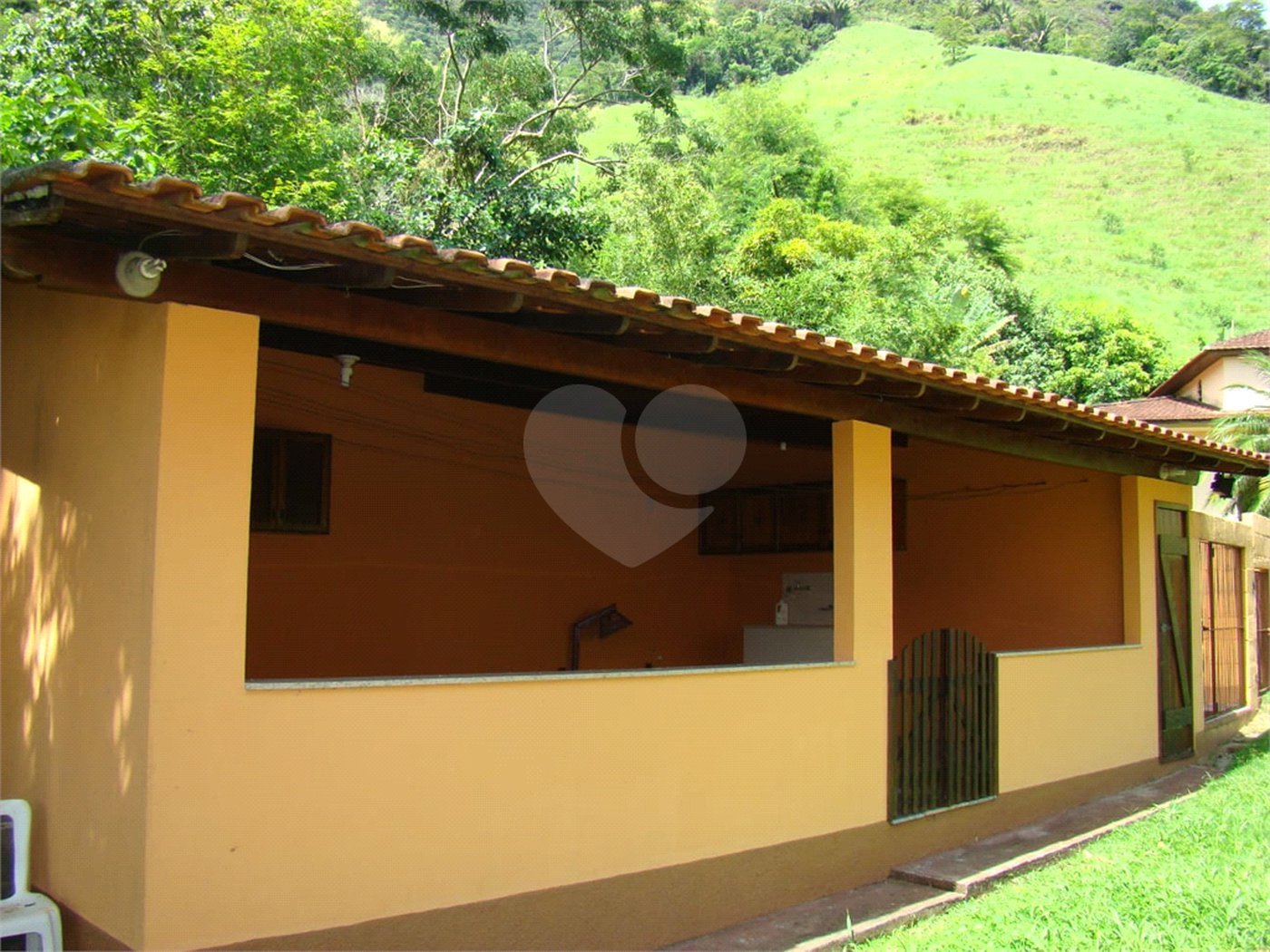 Fazenda à venda com 7 quartos, sendo 3 suítes, em Professor Souza, Casimiro de Abreu, RJ