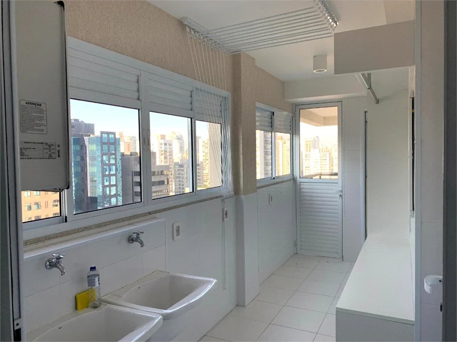 Apartamento à venda ou para alugar com 3 suítes em Santo Amaro, São Paulo, SP