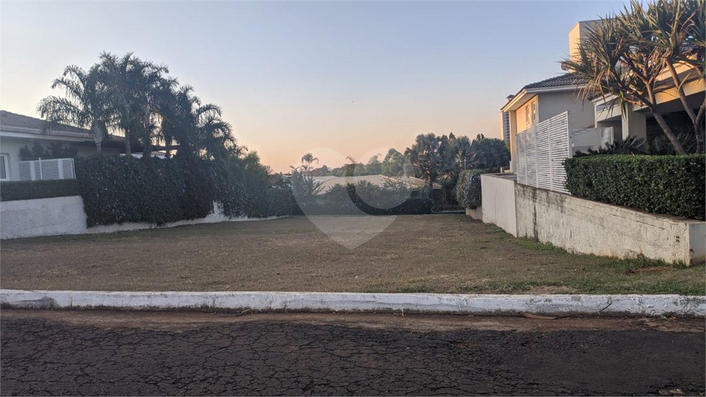 Terreno à venda no condomínio Vale das Rosas, Araraquara - SP