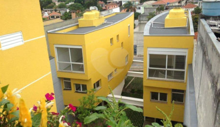 Casa à venda com 3 quartos, sendo 2 suítes,  no condomínio Residencial Vegas, São Paulo - SP