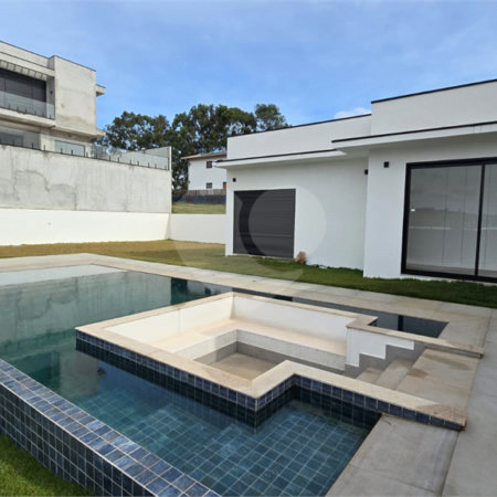 Casa à venda ou para alugar com 5 quartos, sendo 4 suítes,  no condomínio Equilibrium, Atibaia - SP