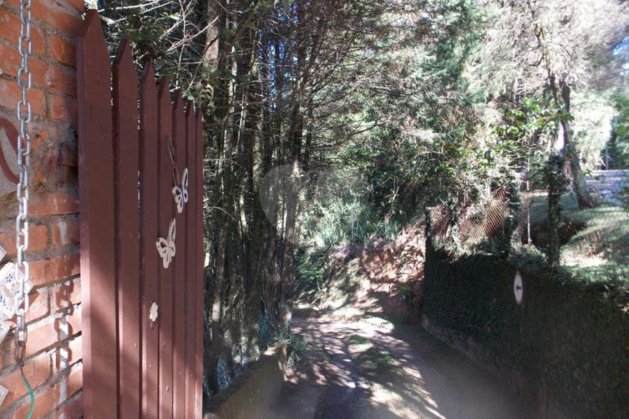 Sobrado à venda com 6 quartos, sendo 4 suítes, em Parque Petrópolis, Mairiporã, SP