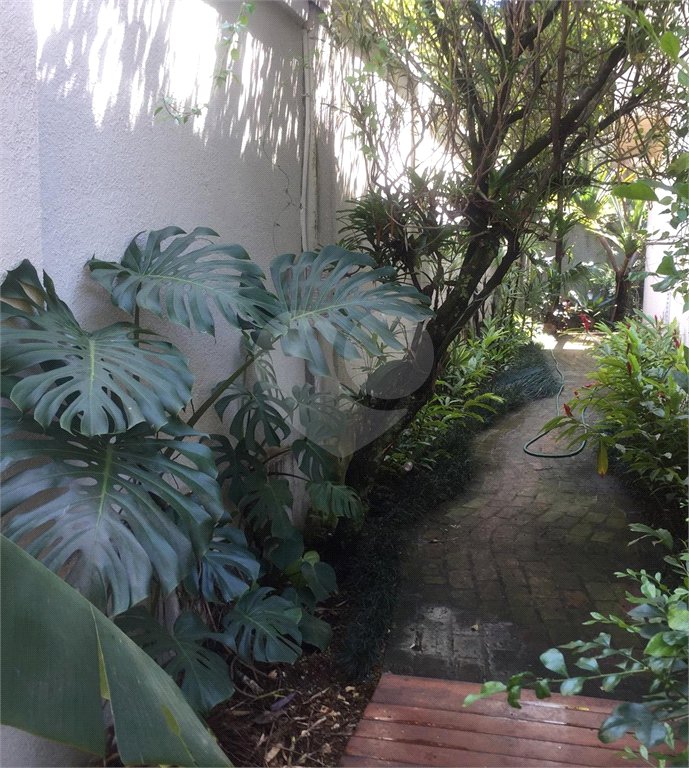 Sobrado à venda com 4 quartos, sendo 1 suíte, em Jardim Novo Mundo, São Paulo, SP