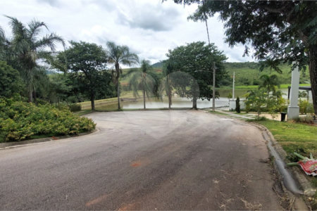 Terreno à venda no condomínio Figueira Garden, Atibaia - SP