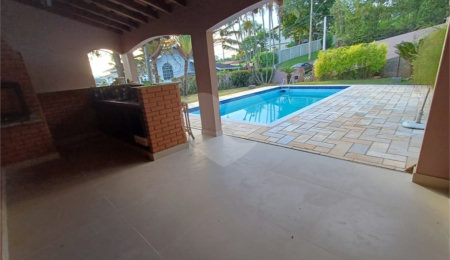 Casa à venda ou para alugar com 5 quartos, sendo 2 suítes,  no condomínio Fazenda São Joaquim, Vinhedo - SP