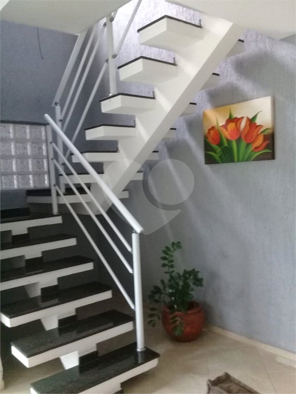 Sobrado à venda com 2 quartos, sendo 1 suíte, em Cidade Boa Vista, Suzano, SP