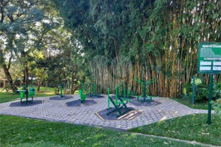 Casa à venda com 3 suítes no condomínio Golf Village, Carapicuíba - SP
