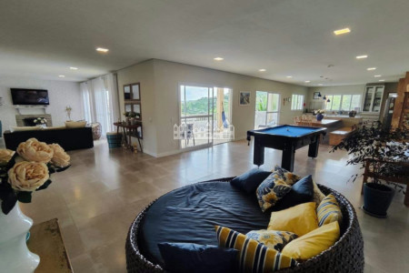 Casa à venda com 6 suítes no condomínio Portal Ouro Verde, Atibaia - SP