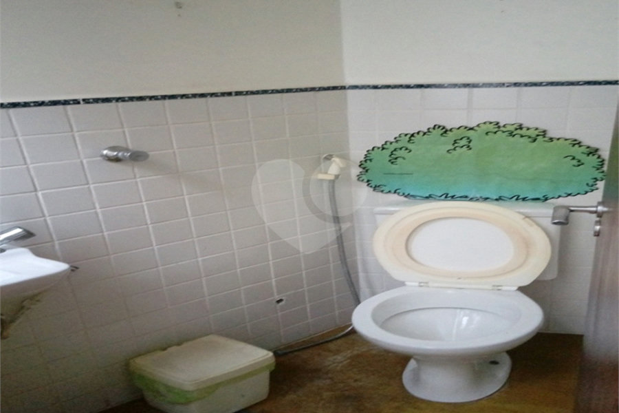 Casa à venda com 4 quartos, sendo 1 suíte, no condomínio Conselheiro Moreira de Barros, São Paulo - SP