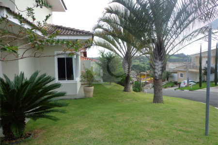 Casa à venda com 3 suítes no condomínio Terras de São Francisco, Vinhedo - SP