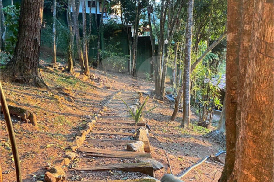 Casa à venda com 3 quartos, sendo 1 suíte, no condomínio Associação Reserva das Hortênsias, Mairiporã - SP