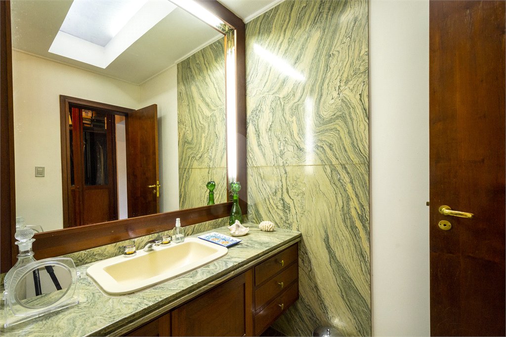 Casa à venda com 3 suítes no condomínio Chácara Flora, São Paulo - SP