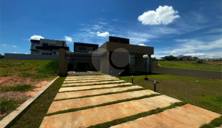 Casa à venda com 3 suítes em Terras de Santa Cristina Xiii Setor Marina, Paranapanema, SP