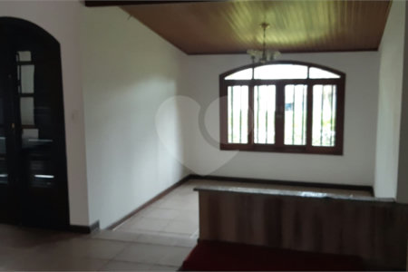 Casa à venda com 3 quartos, sendo 1 suíte, em Vila Santista, Atibaia, SP