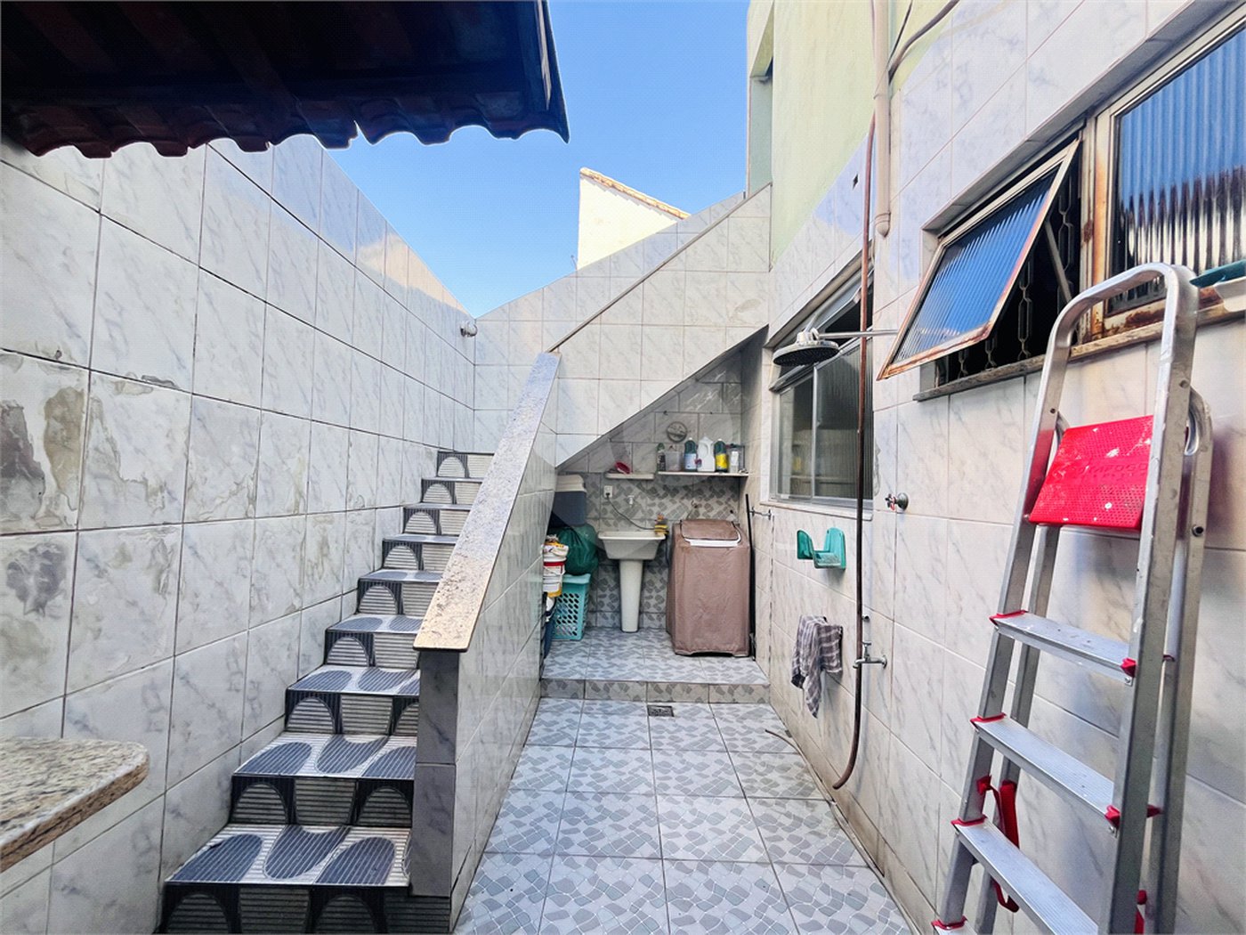 Casa à venda com 4 quartos, sendo 1 suíte, em Campo Grande, Rio de Janeiro, RJ