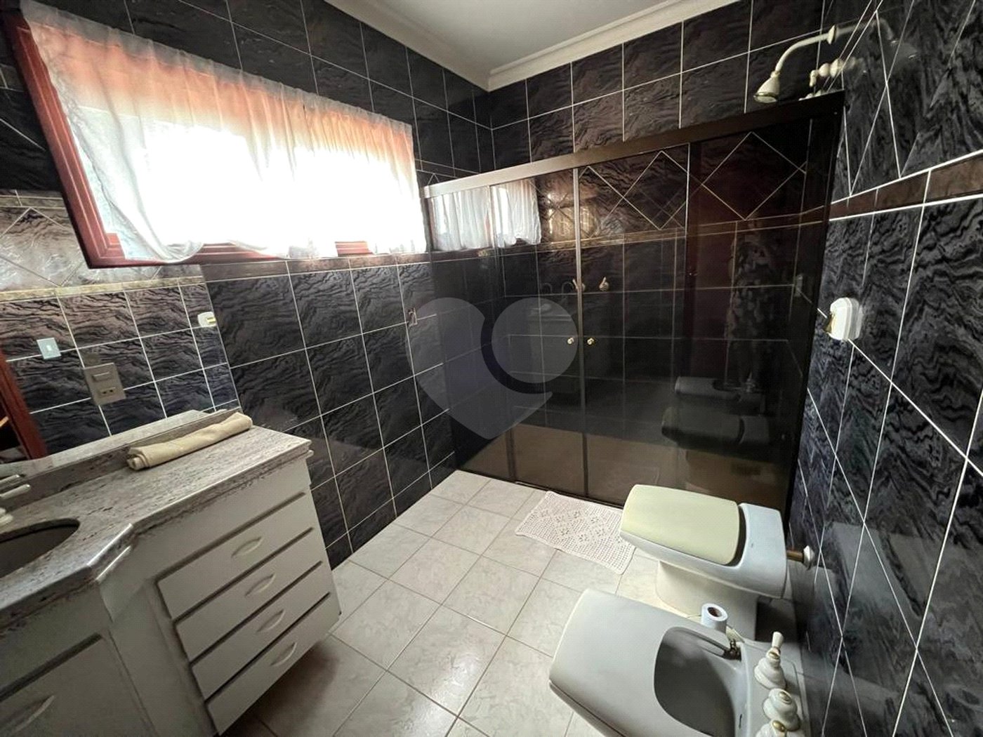 Casa à venda ou para alugar com 4 quartos, sendo 3 suítes, no condomínio Monte Belo, Salto - SP