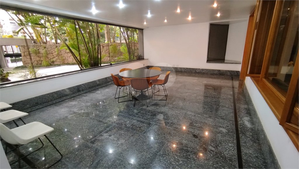 Duplex para alugar com 3 suítes em Real Parque, São Paulo, SP
