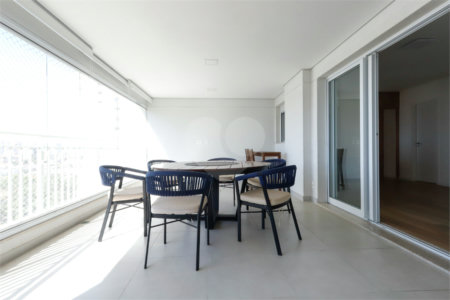 Apartamento à venda com 3 suítes em Vila Anastácio, São Paulo, SP