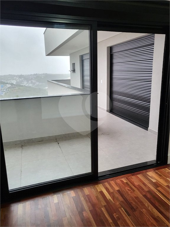 Casa à venda com 3 suítes no condomínio Hills, Arujá - SP