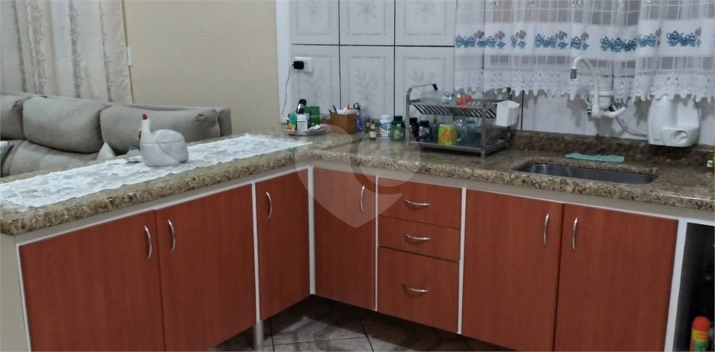 Casa à venda com 4 quartos, sendo 1 suíte, em Cidade Kemel, Poá, SP