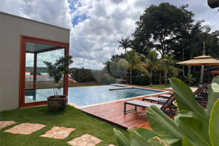 Casa à venda com 6 suítes no condomínio Vila Pinhal, Itirapina - SP
