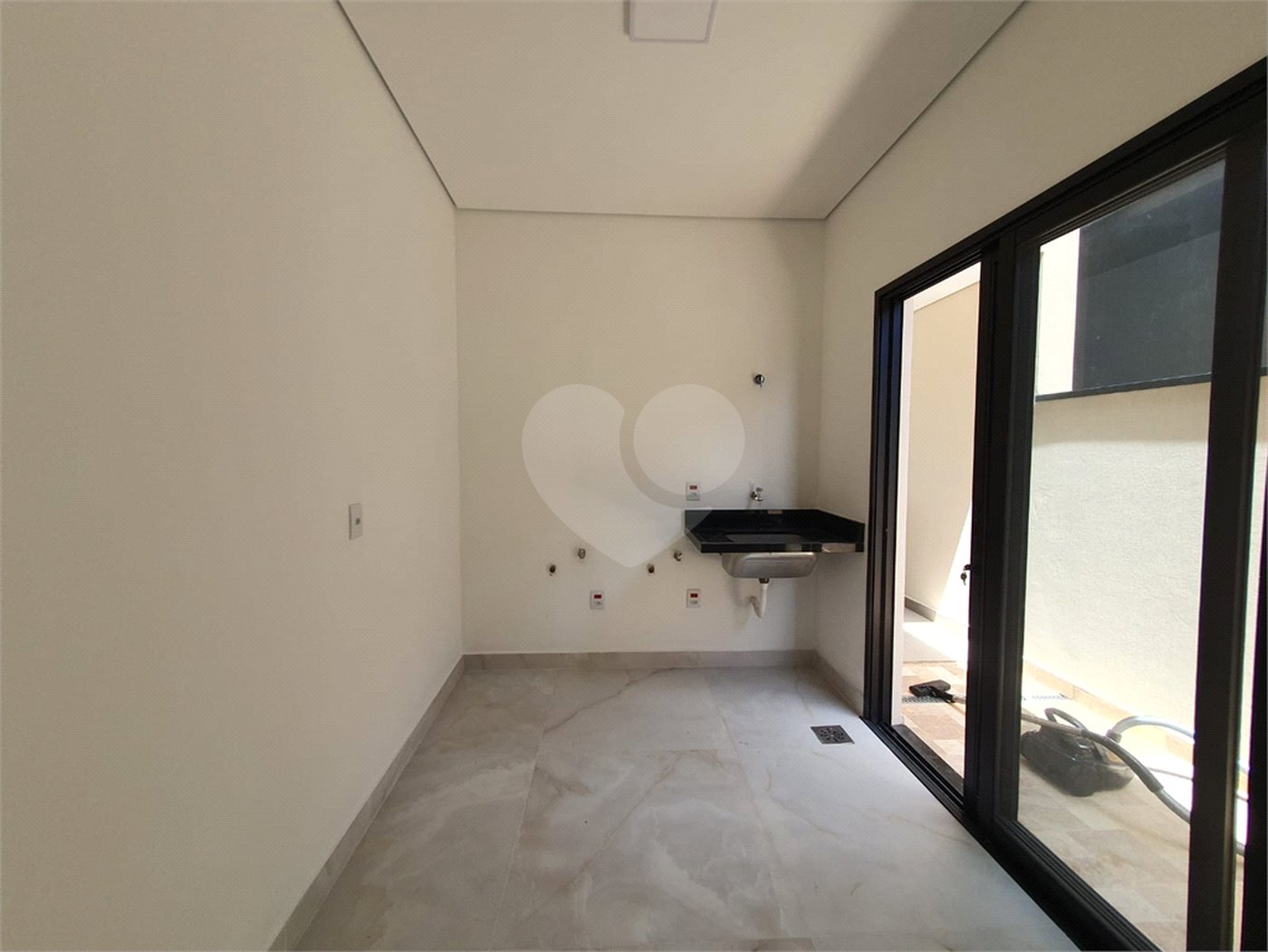 Casa à venda com 3 suítes no condomínio Via Castelli, Louveira - SP