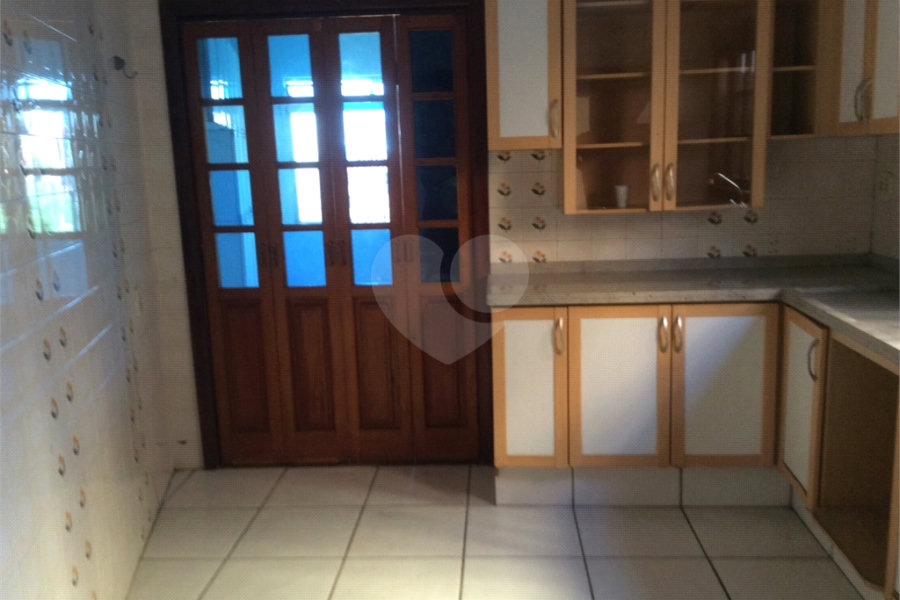 Casa à venda com 4 quartos, sendo 1 suíte, no condomínio Conselheiro Moreira de Barros, São Paulo - SP
