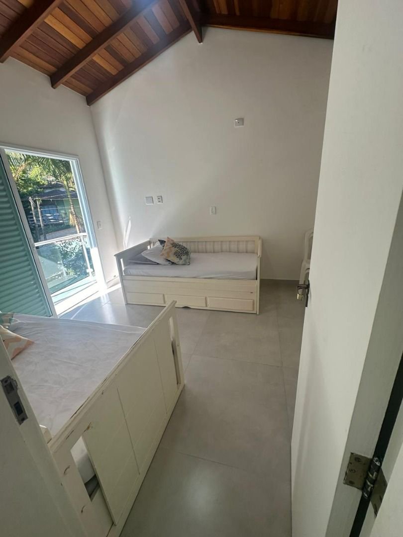 Sobrado com 3 dormitórios à venda, 269 m² por R$ 1.280.000,00 - Sertão do Camburi - São Sebastião/SP