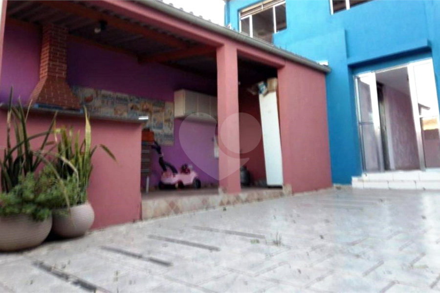 Sobrado à venda com 4 quartos, sendo 1 suíte,  em Tremembé, São Paulo, SP