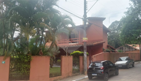 Sobrado à venda com 4 quartos, sendo 2 suítes, em Lavapés, Mairiporã, SP